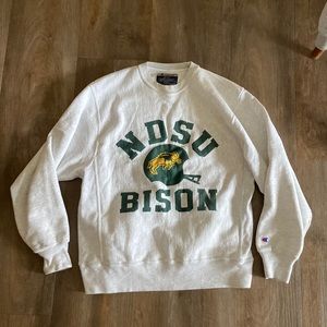 Vintage North Dakota State University sweatshirt size M